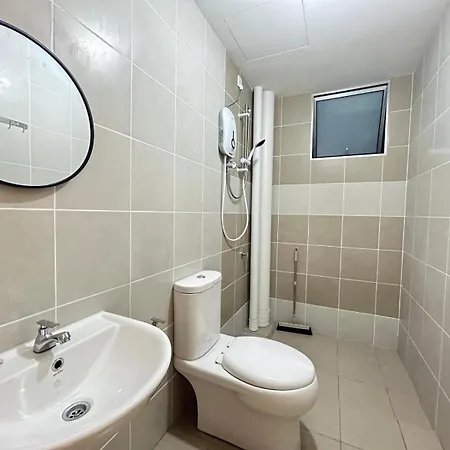 Kulai Apartment 3Br-5Br Near Ioi, Aeon And Senai Airport Exterior photo