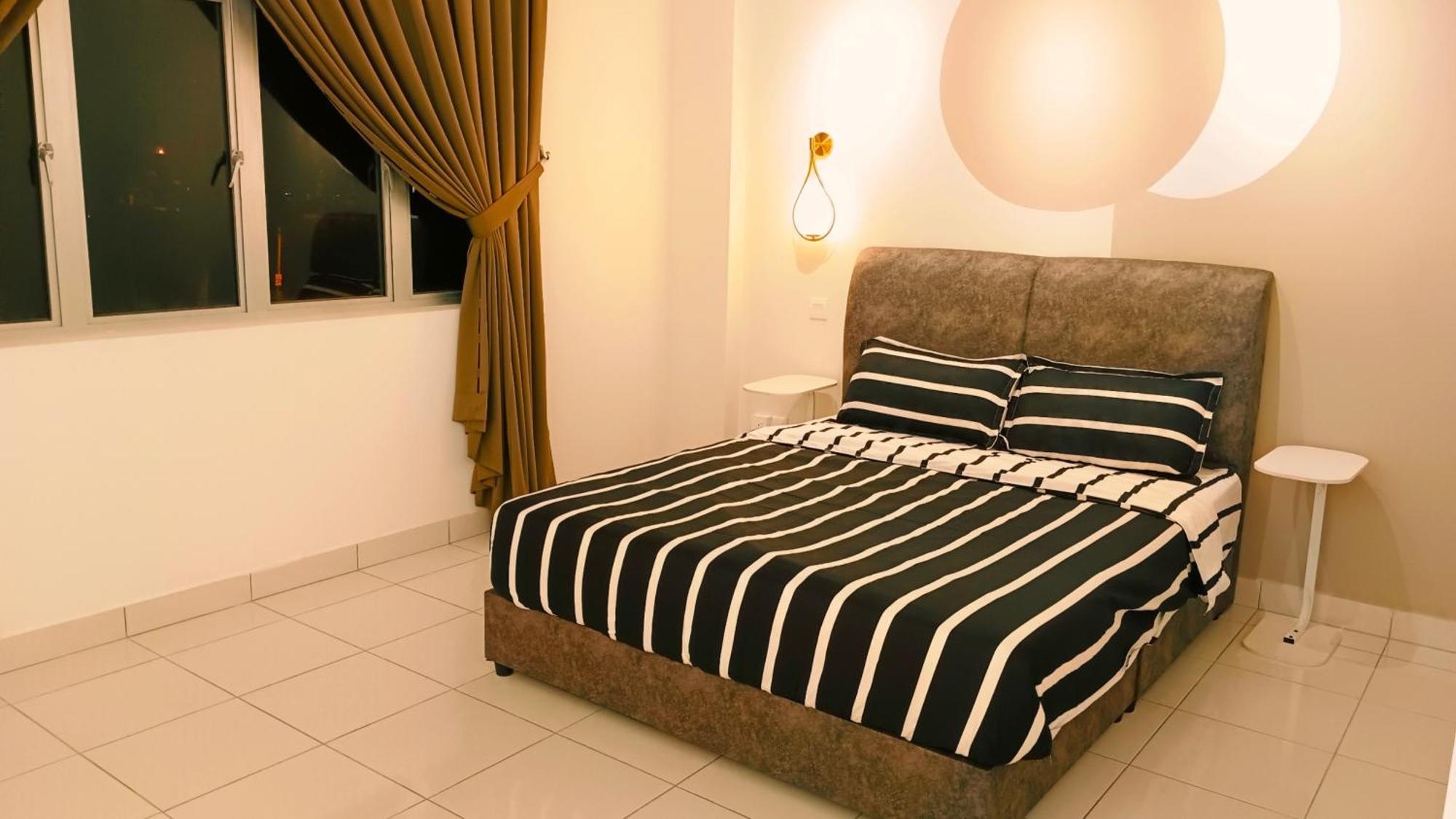 3br-5br Near Ioi, Aeon And Senai Airport Apartment *