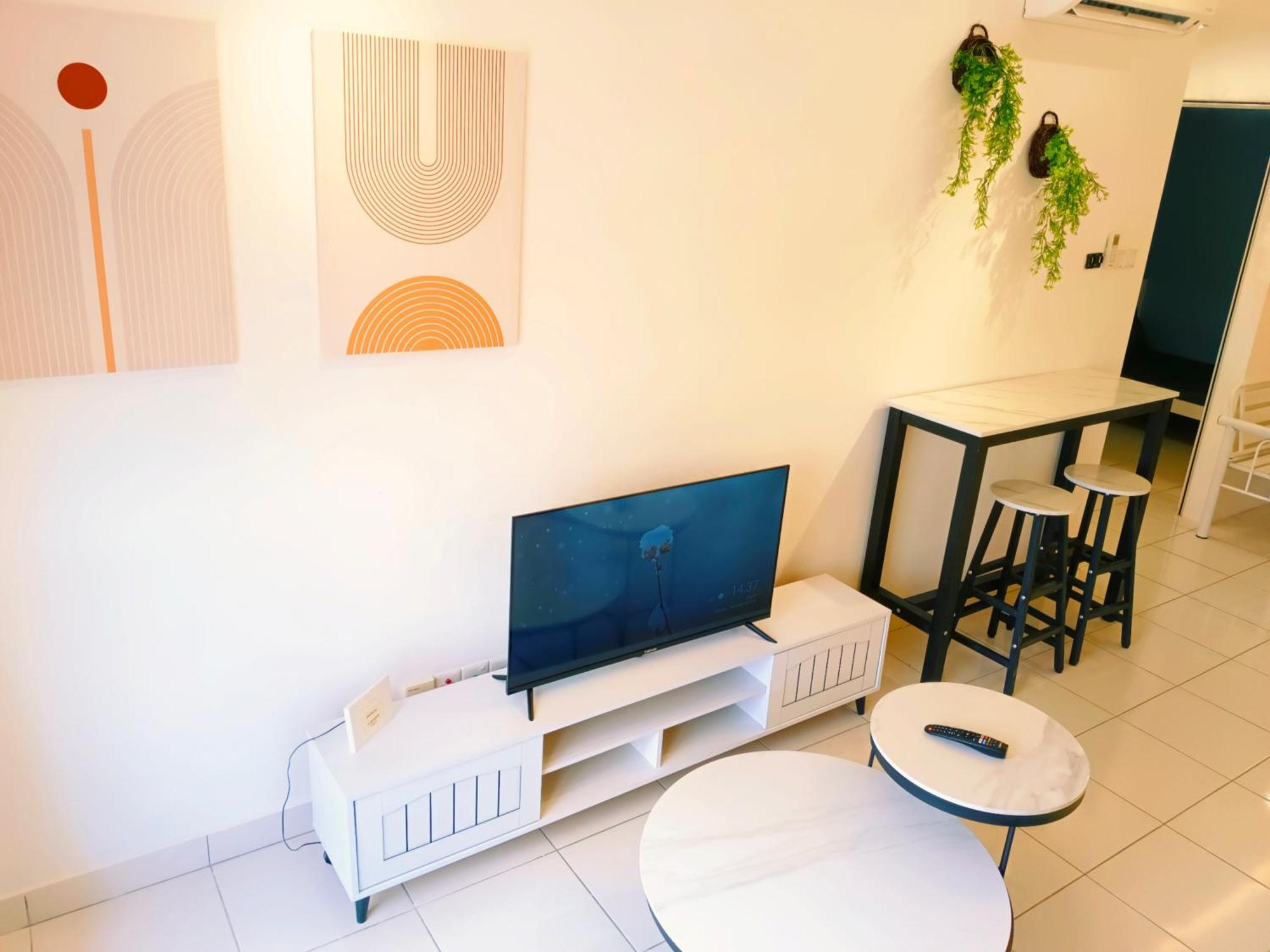 Apartment 3br-5br Near Ioi, Aeon And Senai Airport *