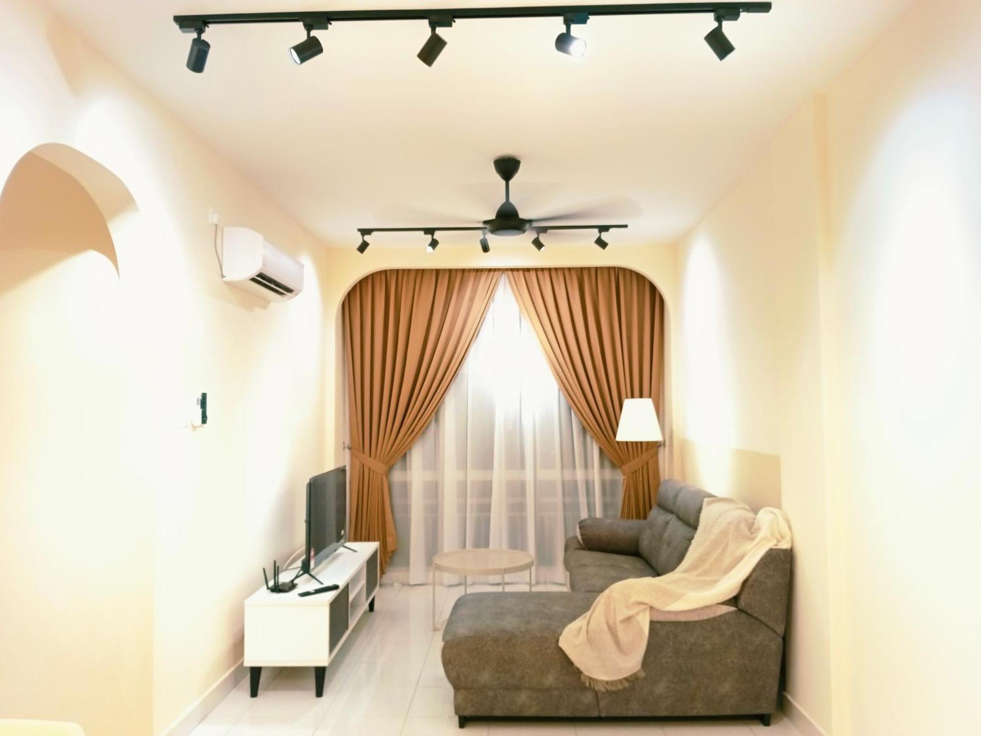 3br-5br Near Ioi, Aeon And Senai Airport Kulai
