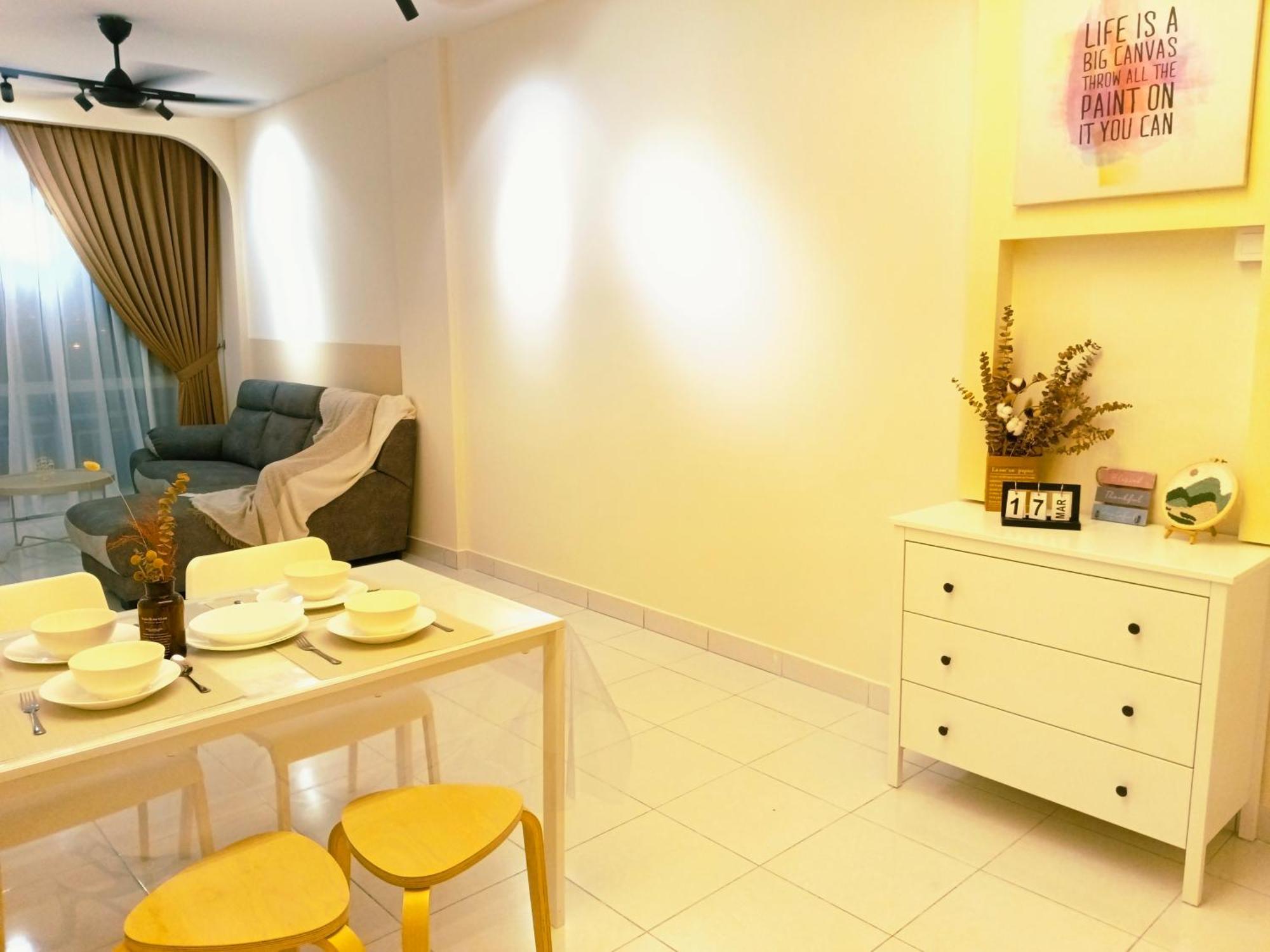 3br-5br Near Ioi, Aeon And Senai Airport Apartment