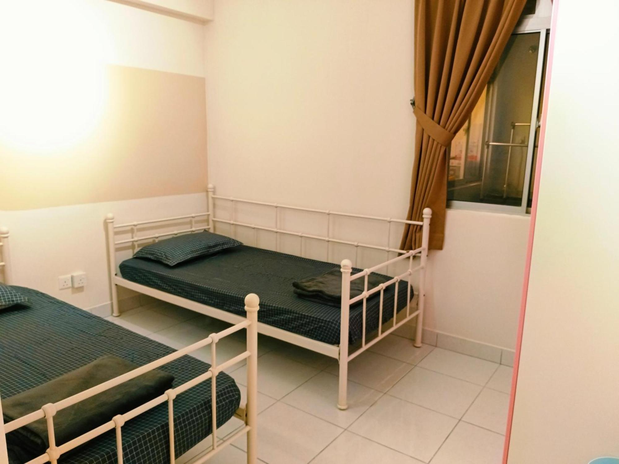 3br-5br Near Ioi, Aeon And Senai Airport Apartment