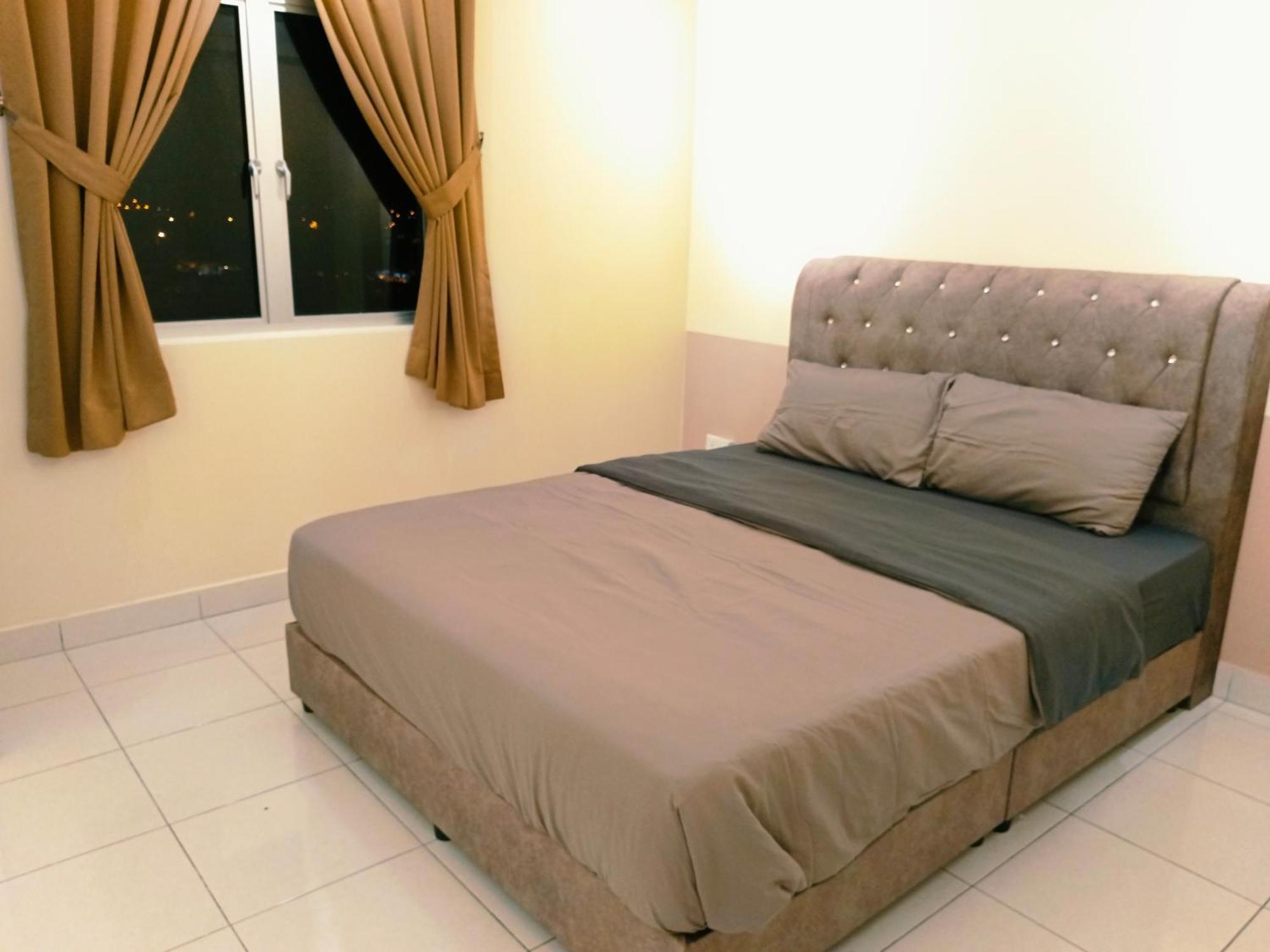 Apartment 3br-5br Near Ioi, Aeon And Senai Airport *