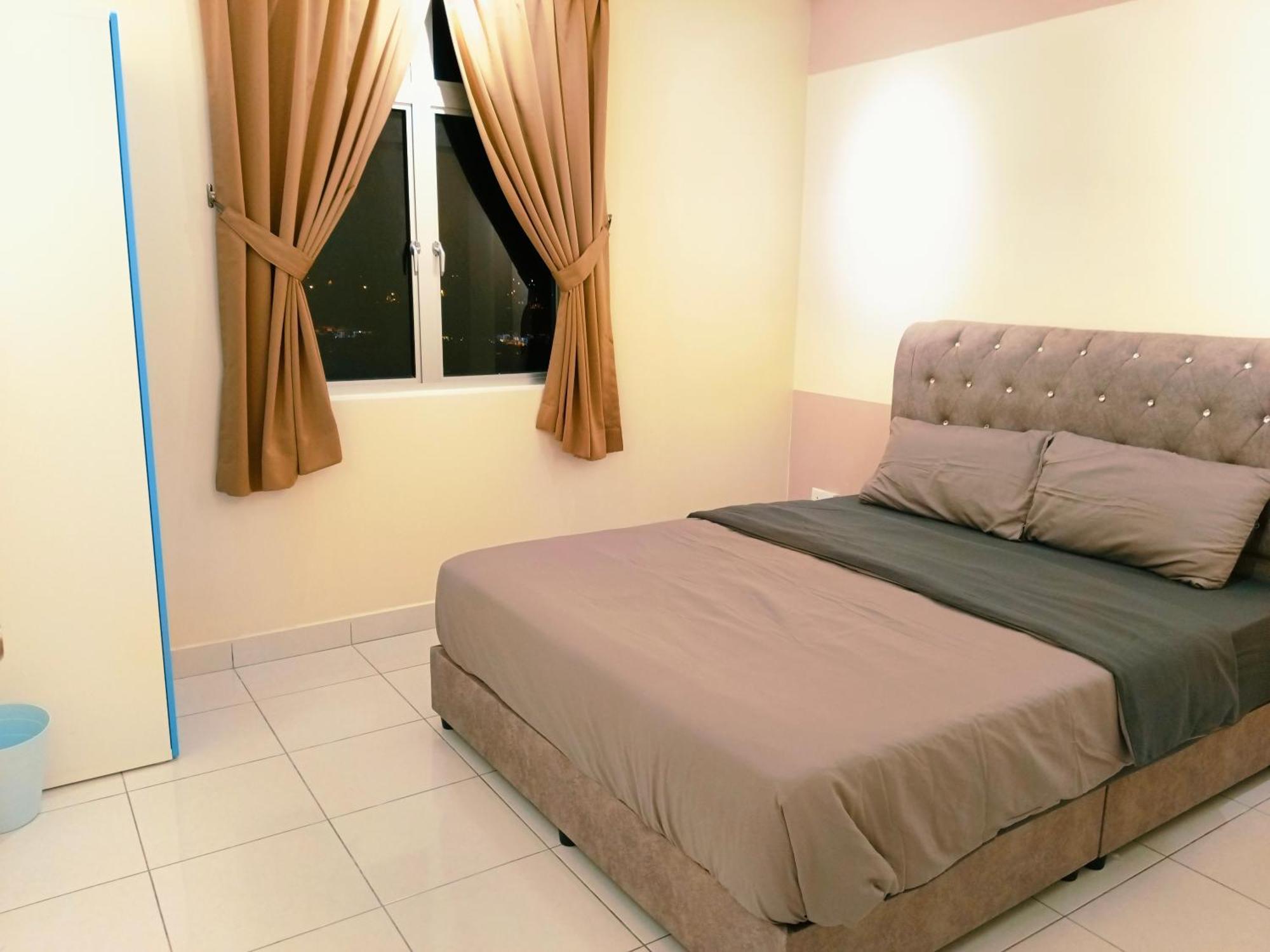 3br-5br Near Ioi, Aeon And Senai Airport Apartment