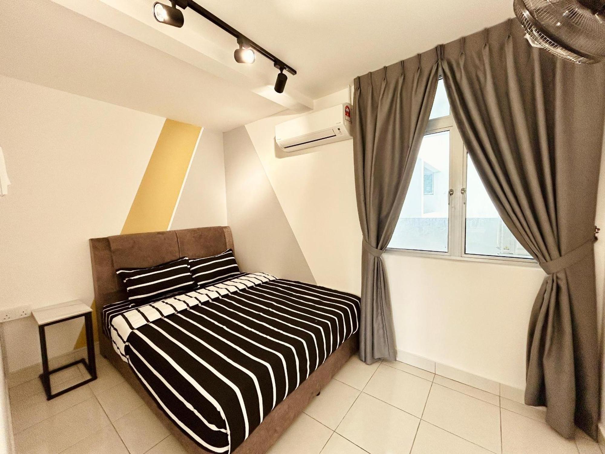 3br-5br Near Ioi, Aeon And Senai Airport Apartment