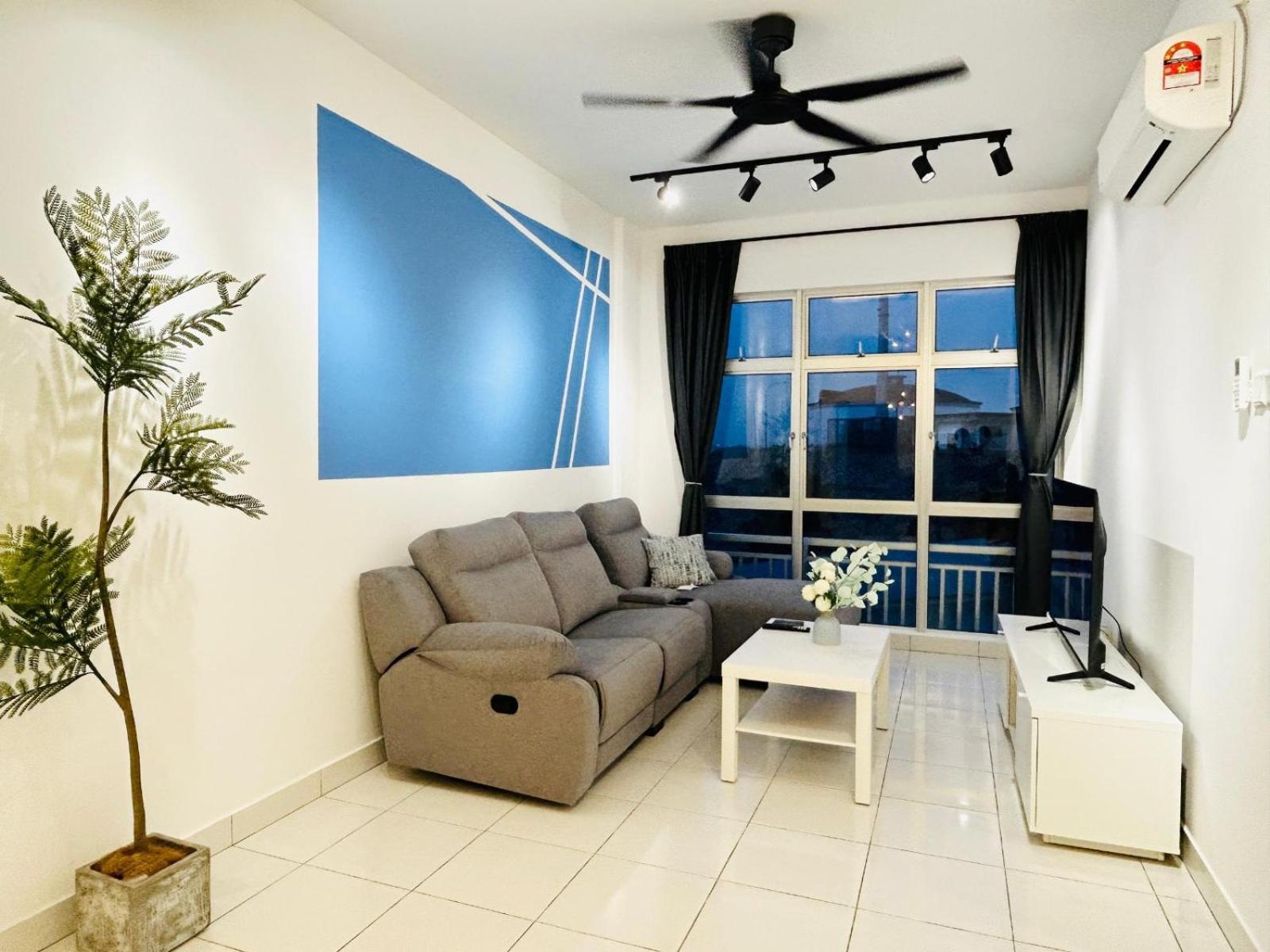Apartment 3br-5br Near Ioi, Aeon And Senai Airport *