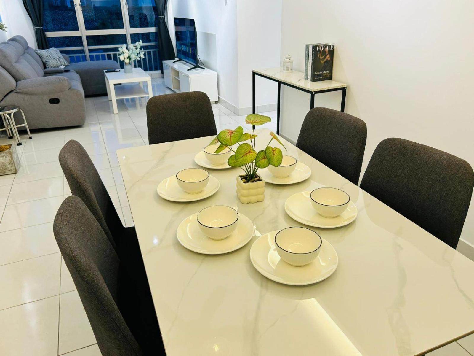 3br-5br Near Ioi, Aeon And Senai Airport *